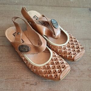 NWOT Pikolinos Tan Leather Slingback Flats with Laser-cut Accents (EU 35/US 5)